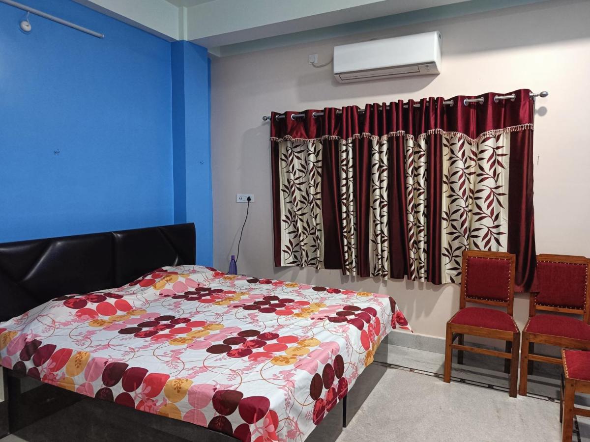 Ujjayanta Homestay Агартала Екстериор снимка