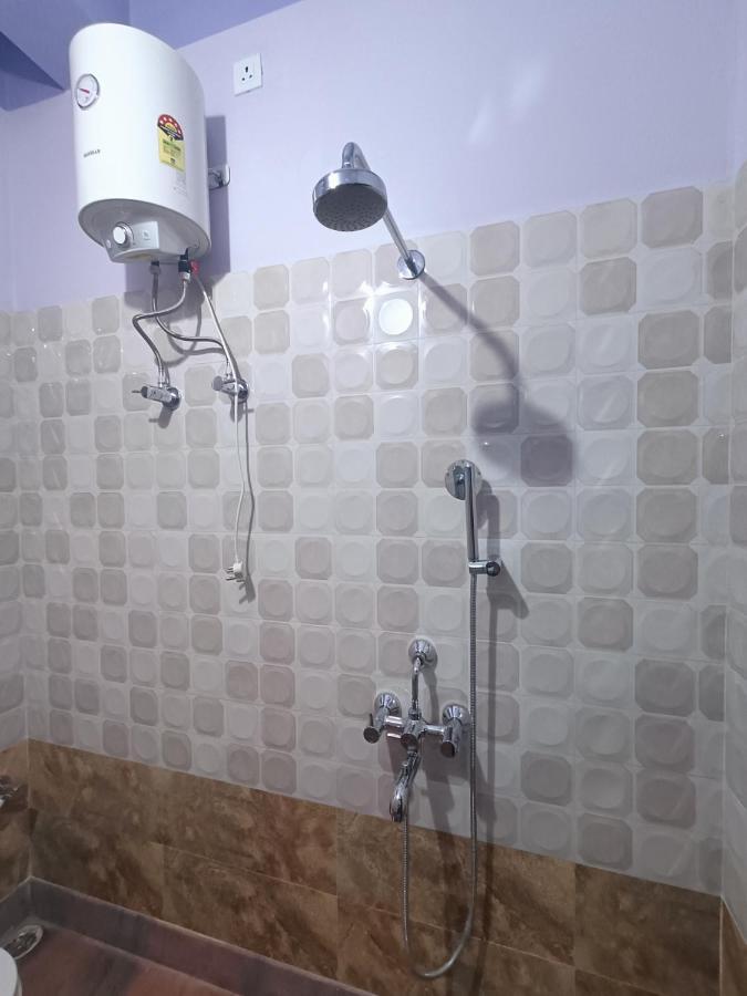Ujjayanta Homestay Агартала Екстериор снимка