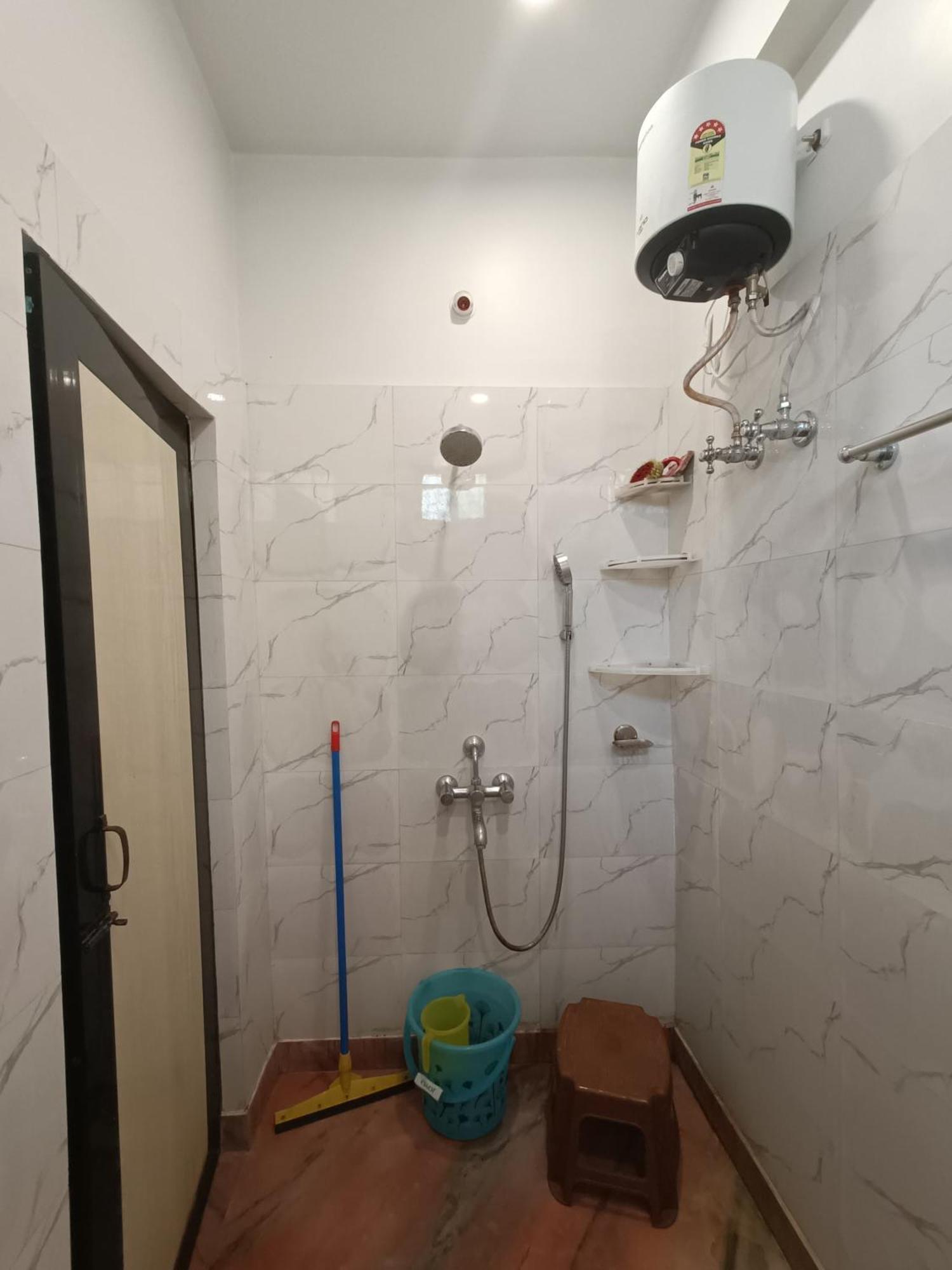 Ujjayanta Homestay Агартала Екстериор снимка